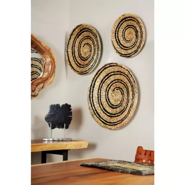 LITTON LANE Rustic Natural and Black Spiral Design Circular Wicker Trays (Set of 3)